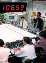 Dollar falls against yen